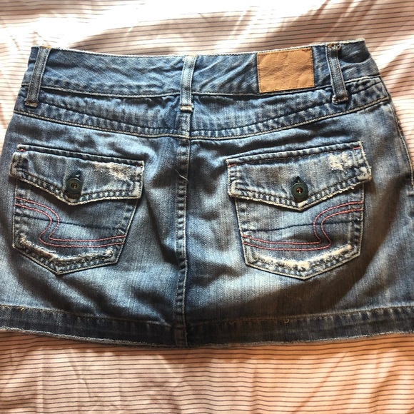 American Eagle distressed denim mini Skirt - Picture 2 of 4